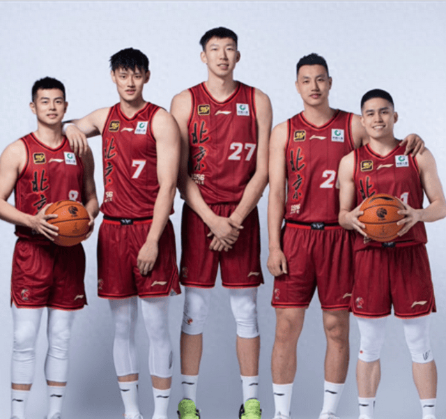 包含周琦31分曾凡博28+10首钢大胜福建广东胜广州的词条