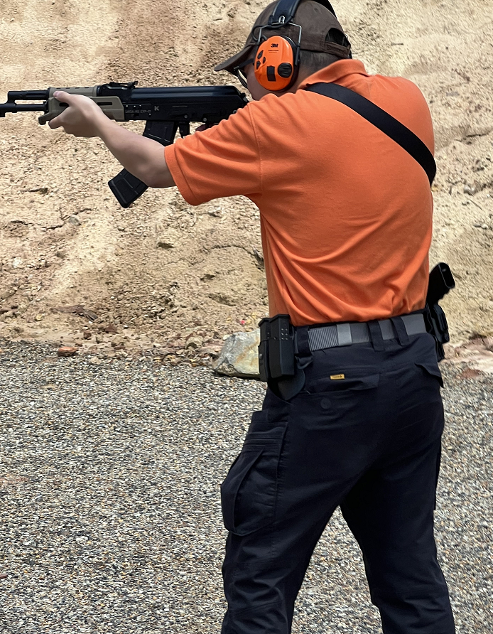 南非射击选手夺冠，圆梦奥运金牌殿堂